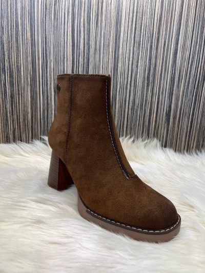 Zapatería El Bombazo en Gandía Playa con gran variedad de zapatos a precios de fábrica