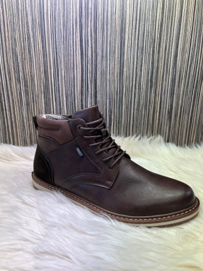 Zapatería El Bombazo en Gandía Playa con gran variedad de zapatos a precios de fábrica